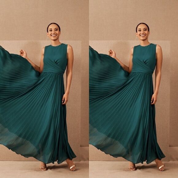 Fame and Partners The Seville Gown - Picture 1 of 8
